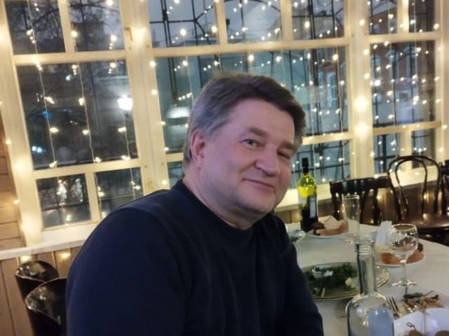 Александр, Россия, Москва, 51 год. Познакомлюсь с женщиной для любви и серьезных отношений. Уважаемые дамы, начнём вечер не с посещения...  Анкета 875088. 