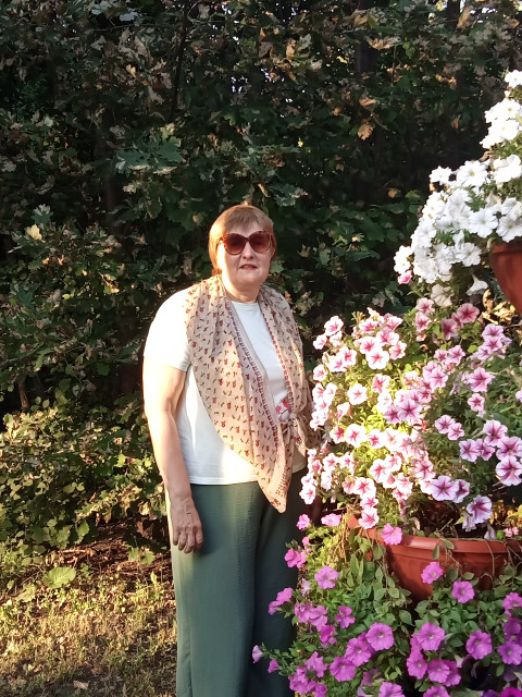 Татьяна, Россия, Омск, 58 лет. Она ищет его: Лёгкого на подъем человека, с чувством юмора, не курящего, склонного к общению. Кто осознает, что жи  Анкета 875190. 