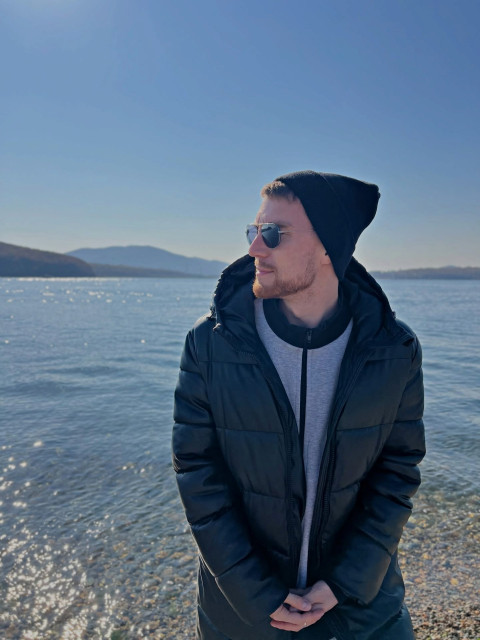 Владислав, Озёрск, 37 лет, 1 фото. Спокойный, самостоятельный, с чувством юмора. Ценю честность, умение разговаривать и смеяться над со