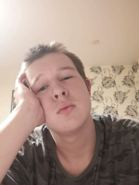 Амир Мустаев, Россия, Москва, 18 лет. Ищу: Добрую, спокойную, приблизительно моего возраста  Анкета 875881. 