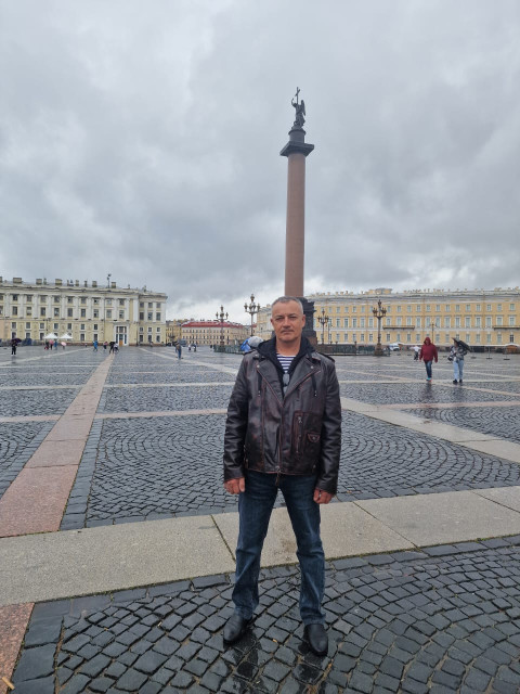 Виктор, Петрозаводск, 52 года. При общении. на интересующие вопросы.