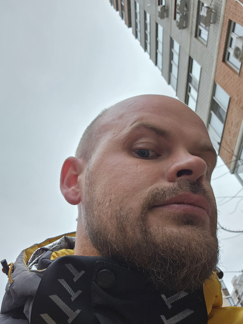 Александр, Россия, Луганск, 34 года. Предприниматель, занимаюсь строительством ЖК