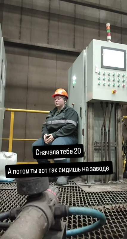 Сюда все песни про молодость)