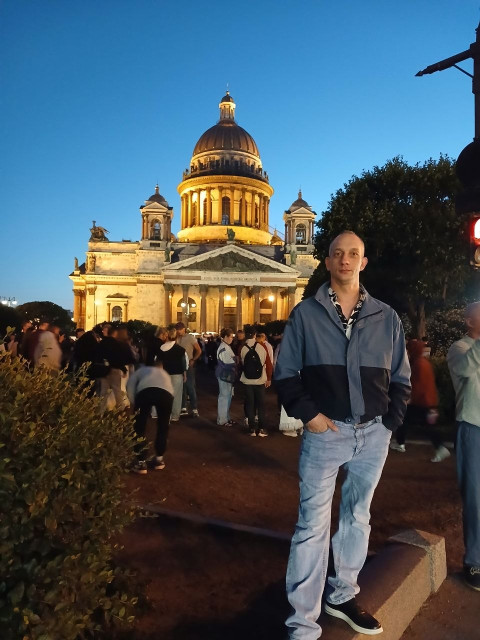 Дмитрий Прокофьев, Россия, Санкт-Петербург, 39 лет. Чистоплотный, заботливый, верный, воспитанный, простой, с хорошим чувством юмора, не пьющий, но куря