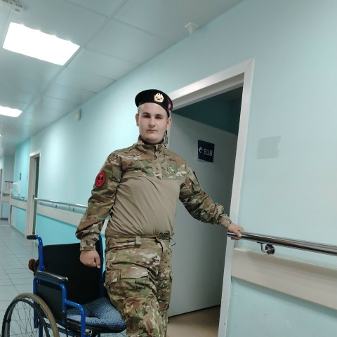 Богдан Баршин, Бахчисарай, 20 лет, 1 ребенок, 1 фото. Военный уволен из армии ищу себе хочу создать семью чтобы быть счастливым человеком