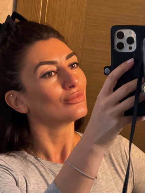 Арина, Россия, Санкт-Петербург, 37 лет. Познакомлюсь с мужчиной для любви и серьезных отношений. 
Не люблю неряшливых мужчин, не встречаюсь...  Анкета 879032. 