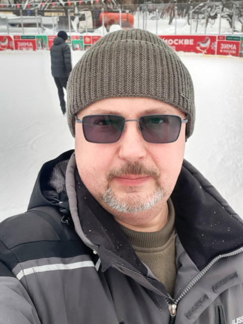 Михаил, Россия, Москва, 50 лет, 1 ребенок. Познакомлюсь с женщиной от 40 до 48 лет, без жилищьных проблем (желательно проживающих в ЮЗАО или ЮАО)...  Анкета 879065. 