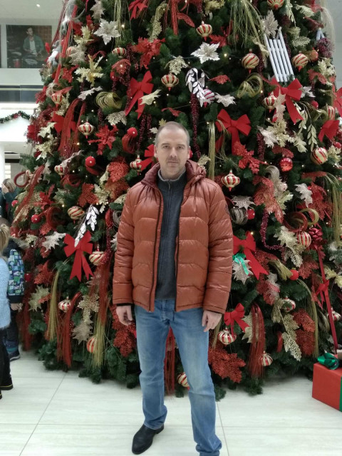 Ринат, Минск, Институт культуры, 46 лет, 1 ребенок. Он ищет её: женщину для любви и серьезных отношений, дружбы и общения.  Анкета 880780. 