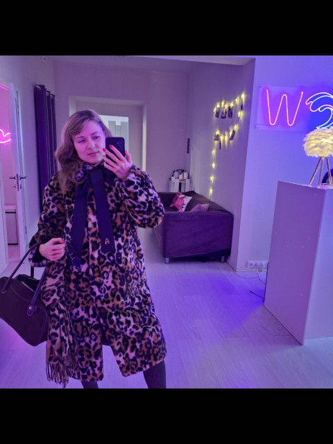 Наталья, Санкт-Петербург, м. Старая Деревня, 36 лет, 1 ребенок. Она ищет его: мужчину для любви и серьезных отношений, дружбы и общения. 
Доброго, внимательного, с эмпатией, поз  Анкета 880900. 