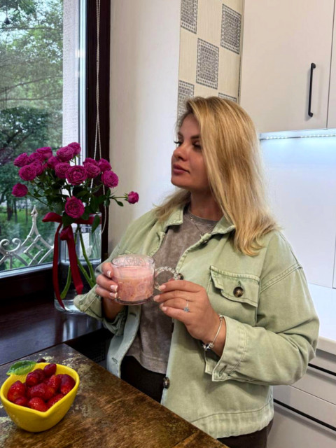 Марина, Минск, м. Партизанская, 35 лет, 1 ребенок, 3 фото. Она ищет его: мужчину для любви и серьезных отношений, брака и создания семьи, дружбы и общения.  Анкета 881860. 