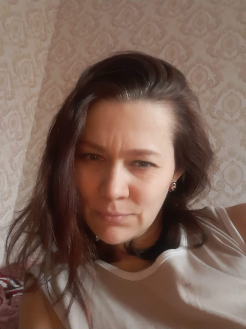 Елена, Россия, Санкт-Петербург, 45 лет, 2 ребенка. Ищу некурящего и непьющего мужчину для создания семьи, чтоб разделить вместе и радость и тишину. Чтоб...  Анкета 882045. 