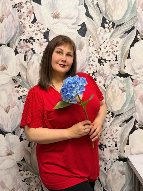 Лана, Россия, Нижний Тагил, 45 лет, 1 ребенок. Познакомлюсь с мужчиной для дружбы и общения. Создать ячейку общества было бы здорово, но понимаю что...  Анкета 882654. 