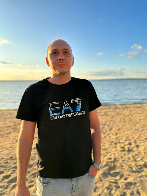 Артём, Россия, Москва, 35 лет, 1 ребенок. Ищу: Которая тоже любит поболтать ни о чём, погулять по городу или просто зависнуть дома с винишком и вкусняшками....  Анкета 882687. 