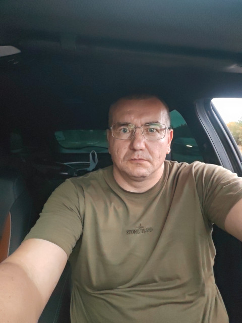 Дмитрий, Казань, 45 лет, 1 ребенок. Ищу девушку/женщину, приятную, умную. Хорошую и верную подругу. Сначала для общения и встреч. Рассматриваю...  Анкета 883751. 