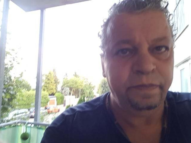 Geliano Moradi, Австрия, Вена, 60 лет, 2 ребенка. Ищу: Она жизнерадостный человек, любит музыку и прогулки, нежная и ласковая.  Анкета 883992. 