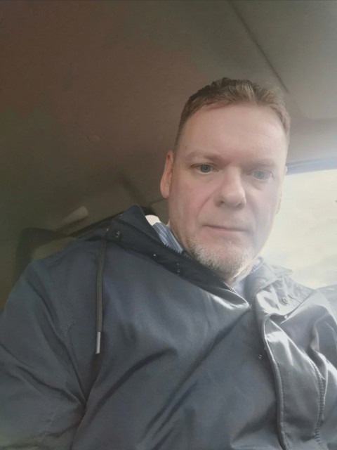 Олег, Россия, Москва, 52 года. Пез пафоса напускной лживой мужикастости, лапши и другой фигни в уши: счетов в оффшорах да и вообще 