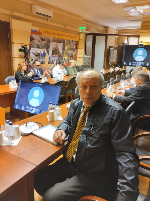 Перед заседанием