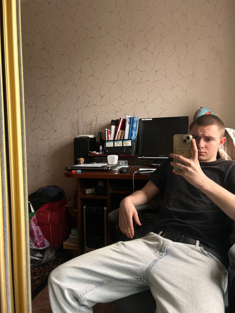 Кирилл, Россия, Ростов-на-Дону, 23 года. Ищу женщину с двумя детьми !
Добрый, люблю детей, всегда помогу в трудную минуту