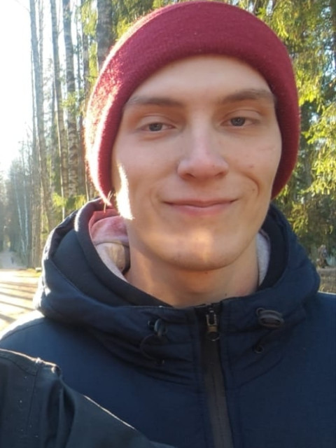 Илья Савинков, Россия, Санкт-Петербург, 24 года. Обычный, простой парень, в Питере живу около 5 лет