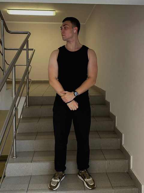 Максим, Йошкар-Ола, 30 лет. Привет. Я сертифицированный массажист.