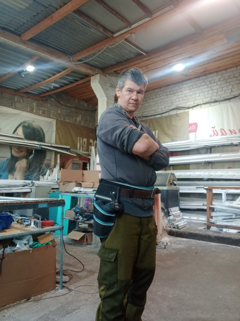 на работе электрику ремонтировал цех по окнам я монтажник ПВХ окон