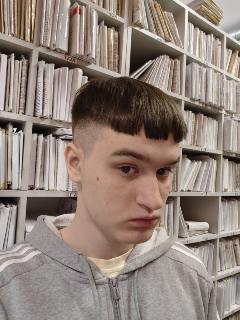 Михаил, Красноярск, 18 лет. Познакомлюсь с девушкой для дружбы и общения.  Анкета 885902. 