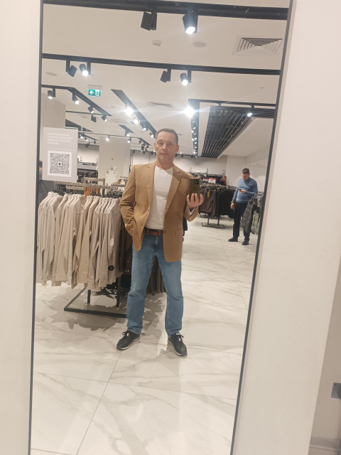 Александр, Россия, Москва, 52 года. Ищу: Еще верю в чудеса. 
Каждый раз надеешься, что вот оно, сейчас будут крылья за спиной, полет, восторг,...  Анкета 886051. 