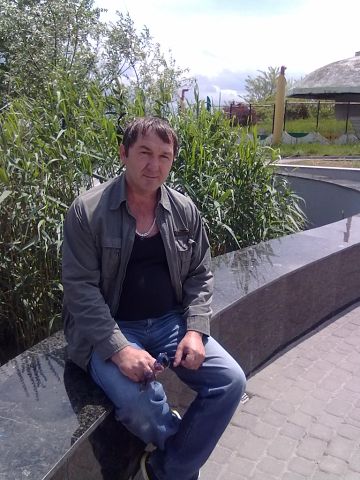 Амур А, Россия, Ахтубинск, 47 лет, 1 ребенок. Ищу: Умную.. симпатичную.. нуждаюшую в мужскоп плече  Анкета 886415. 