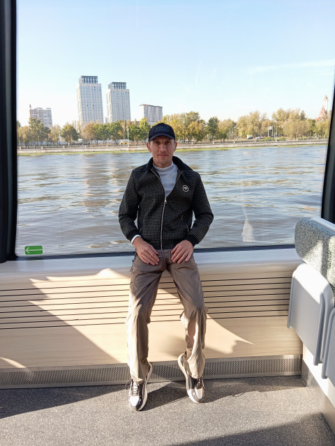 Андрей, Москва, м. Царицыно, 42 года. Ищу обычную нормальную женщину, которая ценит и знает что такое верность, честность, доброта, ласка,...  Анкета 886511. 