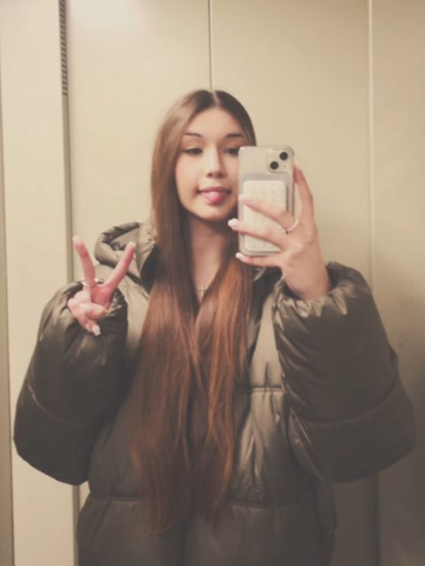 Даша, Россия, Москва, 18 лет. Познакомлюсь с мужчиной, желательно с перспективами в будущее, разовые интрижки не интересуют. Хочется...  Анкета 886622. 