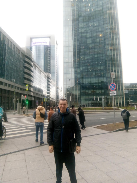 Сергей, Россия, Белгород, 43 года. Ищу девушку от 18 и старше -жить в квартире вместе в Белгороде остановка кинотеатр Радуга.  Анкета 887043. 