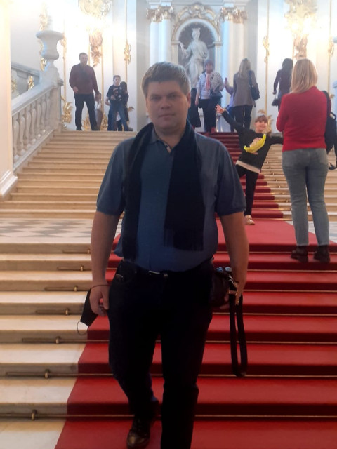 Александр О, Москва, м. Киевская, 43 года. Живу один, в поисках отношений и создания семьи