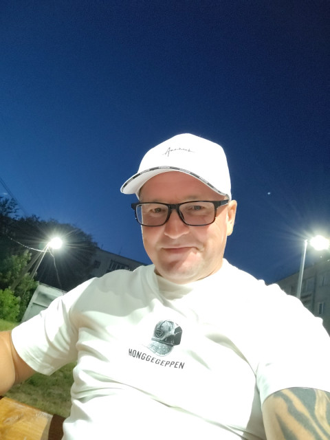 Динар, Россия, Казань, 43 года, 1 ребенок. Он ищет её: женщину для любви и серьезных отношений, брака и создания семьи.  Анкета 887650. 