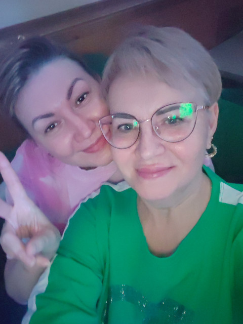 В очках