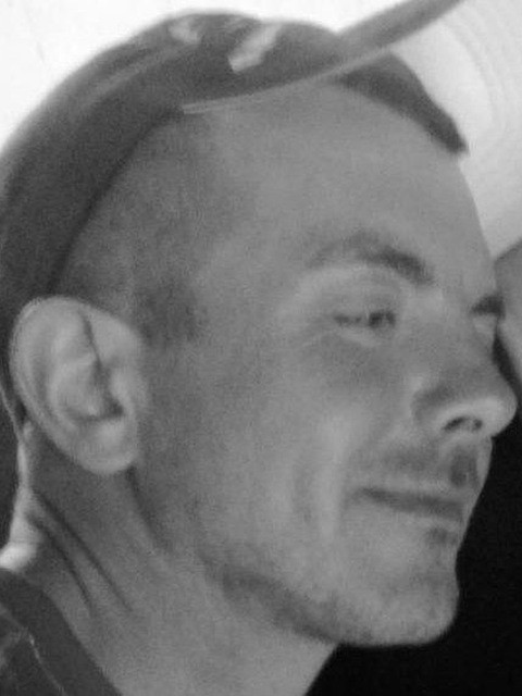 Пётр, Санкт-Петербург, м. Купчино, 45 лет, 1 ребенок. Ищу: Позитивного человека в первую очередь) с остальным справимся)  Анкета 888128. 