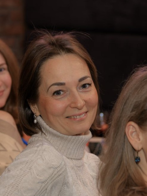 Елена, Санкт-Петербург, м. Московская, 43 года, 2 ребенка. Ищу мужчину в возрасте 37-47 лет, не курящего, желательно высокого, спортивного телосложения. Славянской...  Анкета 888296. 
