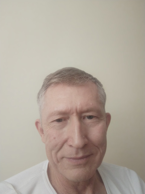 Наиль, Россия, Казань, 58 лет, 2 ребенка. Всем привет! 
Зовусь я - Светик, от меня вам всем приветик! 
Плагиат, конечно, но лучше выдумать н