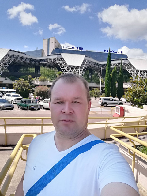 Илья, Россия, Москва, 42 года, 2 ребенка. Он ищет её: женщину для любви и серьезных отношений, брака и создания семьи.  Анкета 889750. 