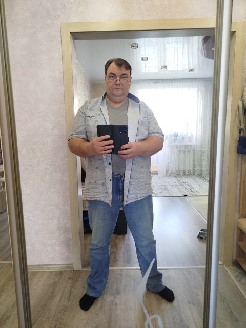 Александр, Россия, Тюмень, 52 года. Познакомлюсь с женщиной для любви и серьезных отношений, брака и создания семьи. Ниже меня ростом, среднего,...  Анкета 890279. 