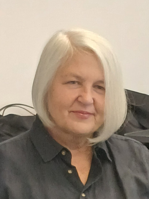 Флюра, Москва, м. Пятницкое шоссе, 67 лет, 2 ребенка. Ищу спутника с активной жизненной позицией и хорошим чувством юмора. 
И всё ещё надеюсь найти свою...  Анкета 891128. 
