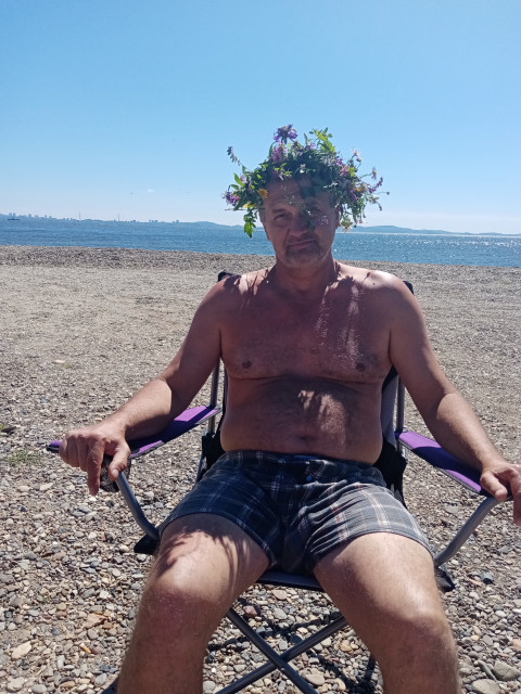 Иваныч, Арсеньев, 56 лет, 1 ребенок. Ищу женщину с которой интересно общаться. Искреннюю. Неординарную в мыслях с чувством юмора. Люблю п