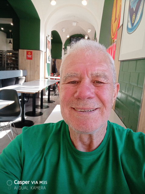 Володя Крюков, Санкт-Петербург, м. Сенная площадь, 65 лет, 1 ребенок. Ищу: Не стерву, не худую, добрую, с целями по жизни. Все узнается при общении.  Анкета 894564. 