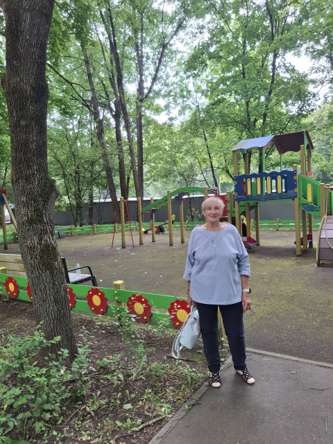 Надежда, Москва, м. Планерная, 69 лет, 2 ребенка. Ищу: Мужчину, который честный в своих поступках. доброго, лаского и не скушного. Не люблю в мужчинах предательства....  Анкета 895287. 