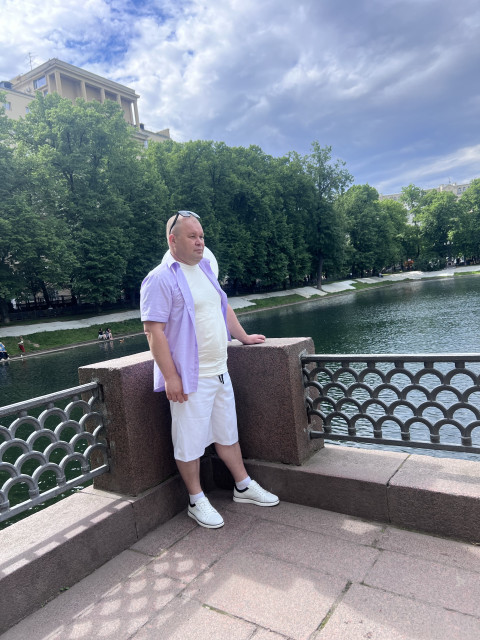 Илья, Россия, Москва, 42 года, 2 ребенка. Он ищет её: женщину для любви и серьезных отношений, брака и создания семьи.  Анкета 895600. 