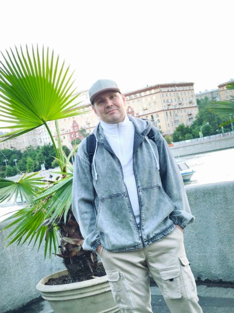 Роман, Москва, м. Ясенево, 49 лет, 1 ребенок. Он ищет её: женщину для любви и серьезных отношений, брака и создания семьи.  Анкета 897400. 