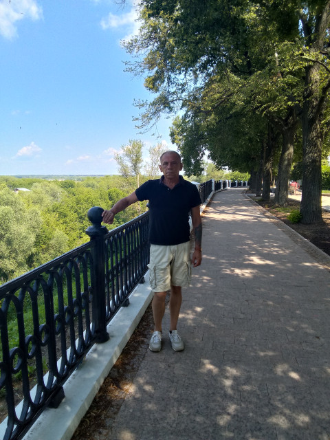 Евгений, Израиль, Петах-Тиква, 52 года. Познакомлюсь с женщиной для любви и серьезных отношений. Не полную. Веселую и не глупую.  Анкета 898525. 