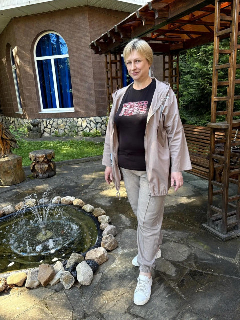 Любовь, Россия, Тула, 53 года, 1 ребенок. Ищу: свободного. доброго. с чувством юмора! уважающего женщину! только для серьезных отношений!  Анкета 898727. 