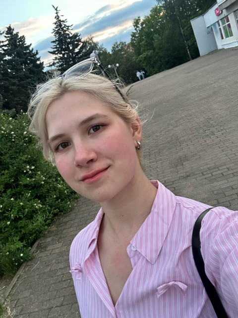 Юлия, Беларусь, Гродно, 20 лет. Я работаю, учусь, не курю, не пью. Ответственная, имею многосторонние интересы
Люблю гулять по парк