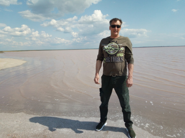 Сергей, Россия, Симферополь, 41 год, 1 ребенок. Работаю как папа Карло, питаюсь кофе, ну вобщем дедушка терминатор обзавидовался-бы.