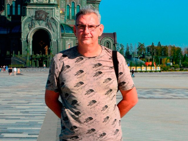 Александр, Россия, Москва, 50 лет. Ищу спутницу в жизни для любви и серьезных отношений - комсомолку, спортсменку и просто красавицу, умеющую...  Анкета 903119. 